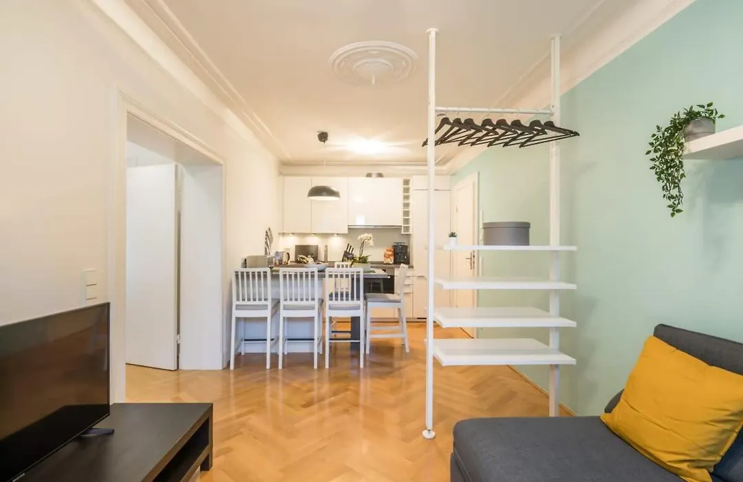 Modern Apartment Near Außenalster-1