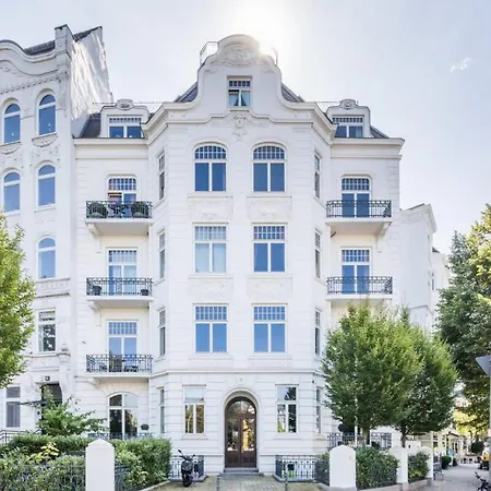 Modern Apartment Near Außenalster-2